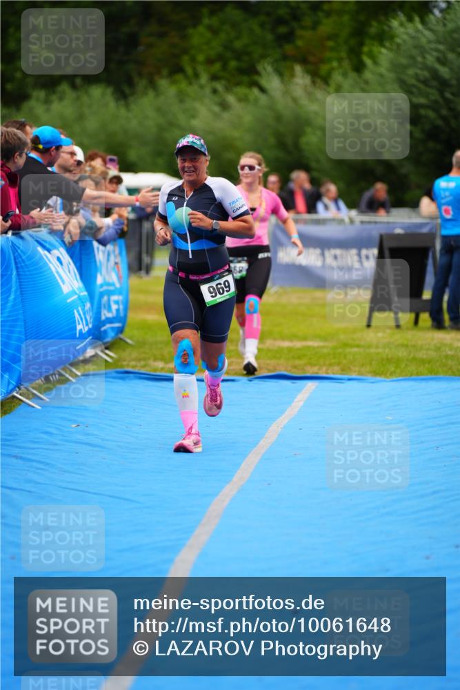 30.08.2026 - Elbe Triathlon Hamburg LAZAROV Photography http://msf.ph/oto/10061648 30.08.2026 11:45:28 Ziel 868, 969 meine-sportfotos.de