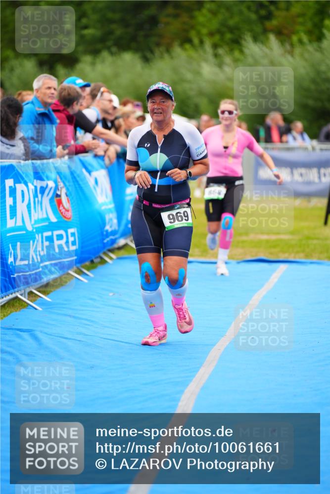 30.08.2026 - Elbe Triathlon Hamburg LAZAROV Photography http://msf.ph/oto/10061661 30.08.2026 11:45:29 Ziel 868, 969 meine-sportfotos.de