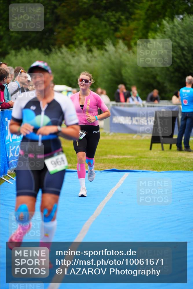 30.08.2026 - Elbe Triathlon Hamburg LAZAROV Photography http://msf.ph/oto/10061671 30.08.2026 11:45:30 Ziel 868, 969 meine-sportfotos.de