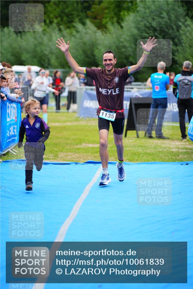 30.08.2026 - Elbe Triathlon Hamburg LAZAROV Photography http://msf.ph/oto/10061839 30.08.2026 11:46:28 Ziel 1135 meine-sportfotos.de