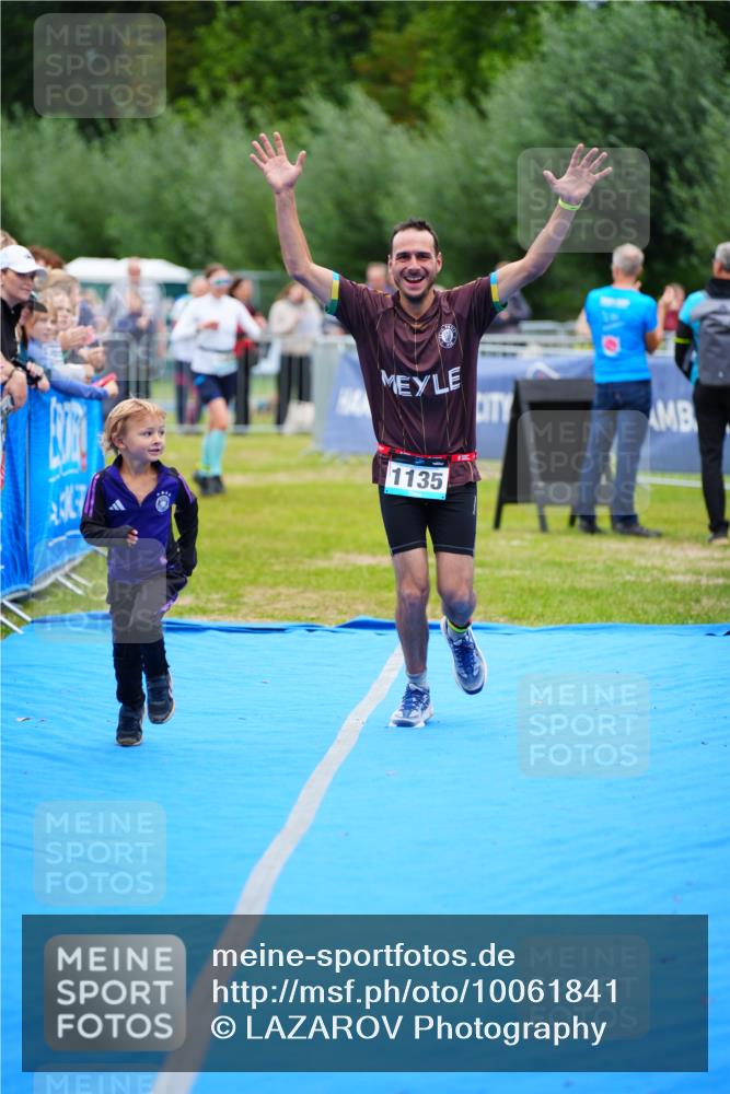 30.08.2026 - Elbe Triathlon Hamburg LAZAROV Photography http://msf.ph/oto/10061841 30.08.2026 11:46:29 Ziel 1135 meine-sportfotos.de