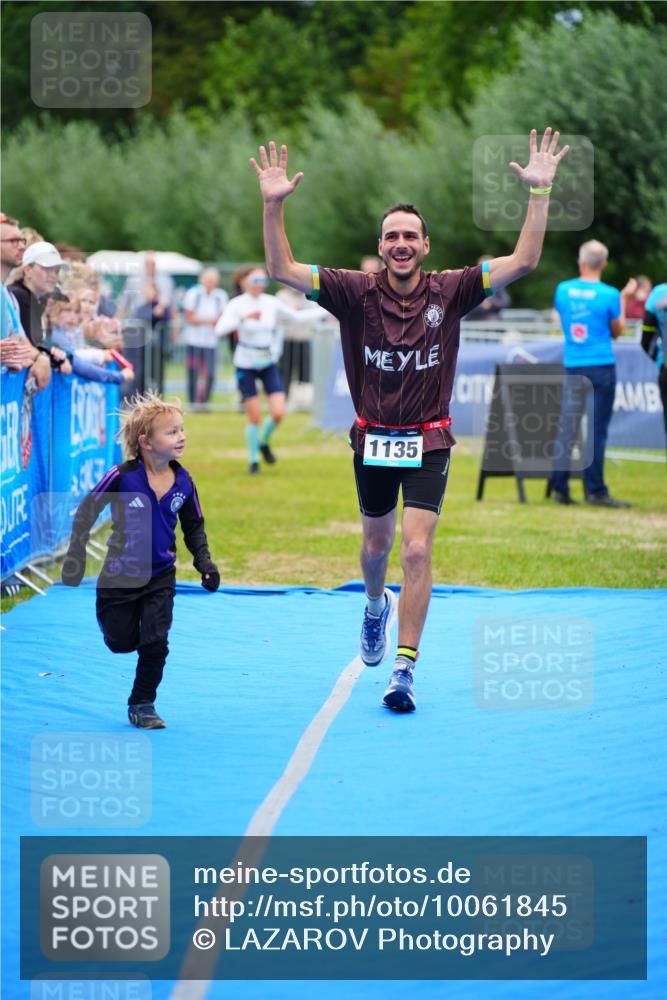 30.08.2026 - Elbe Triathlon Hamburg LAZAROV Photography http://msf.ph/oto/10061845 30.08.2026 11:46:29 Ziel 1135 meine-sportfotos.de