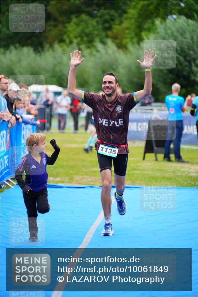 30.08.2026 - Elbe Triathlon Hamburg LAZAROV Photography http://msf.ph/oto/10061849 30.08.2026 11:46:29 Ziel 1135 meine-sportfotos.de