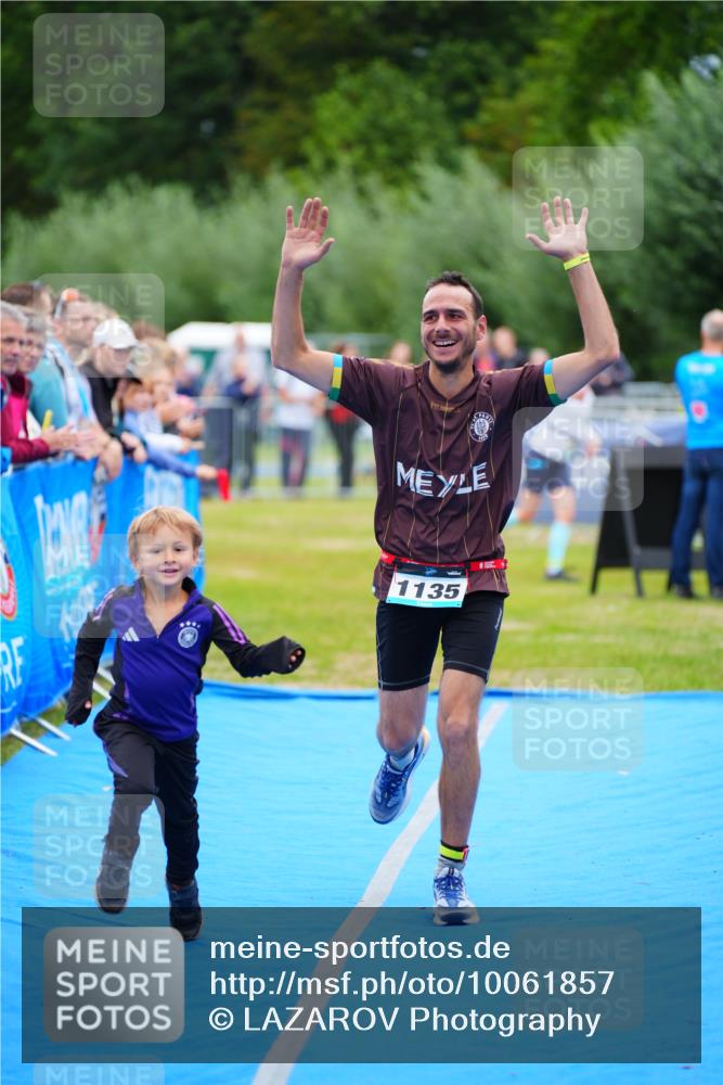 30.08.2026 - Elbe Triathlon Hamburg LAZAROV Photography http://msf.ph/oto/10061857 30.08.2026 11:46:30 Ziel 1135 meine-sportfotos.de