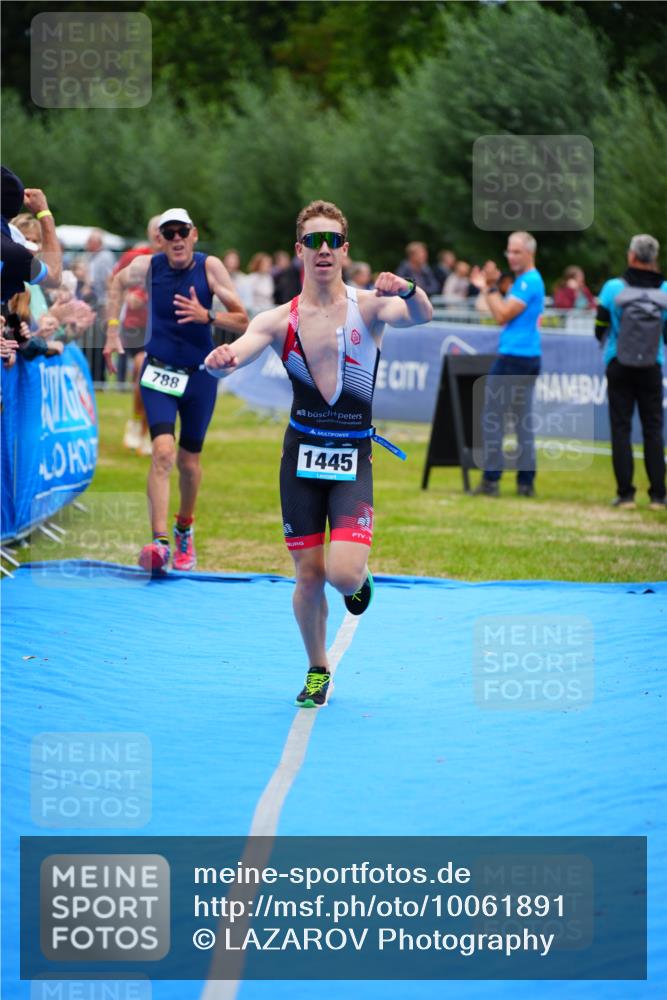 30.08.2026 - Elbe Triathlon Hamburg LAZAROV Photography http://msf.ph/oto/10061891 30.08.2026 11:46:57 Ziel 737, 788, 1445 meine-sportfotos.de