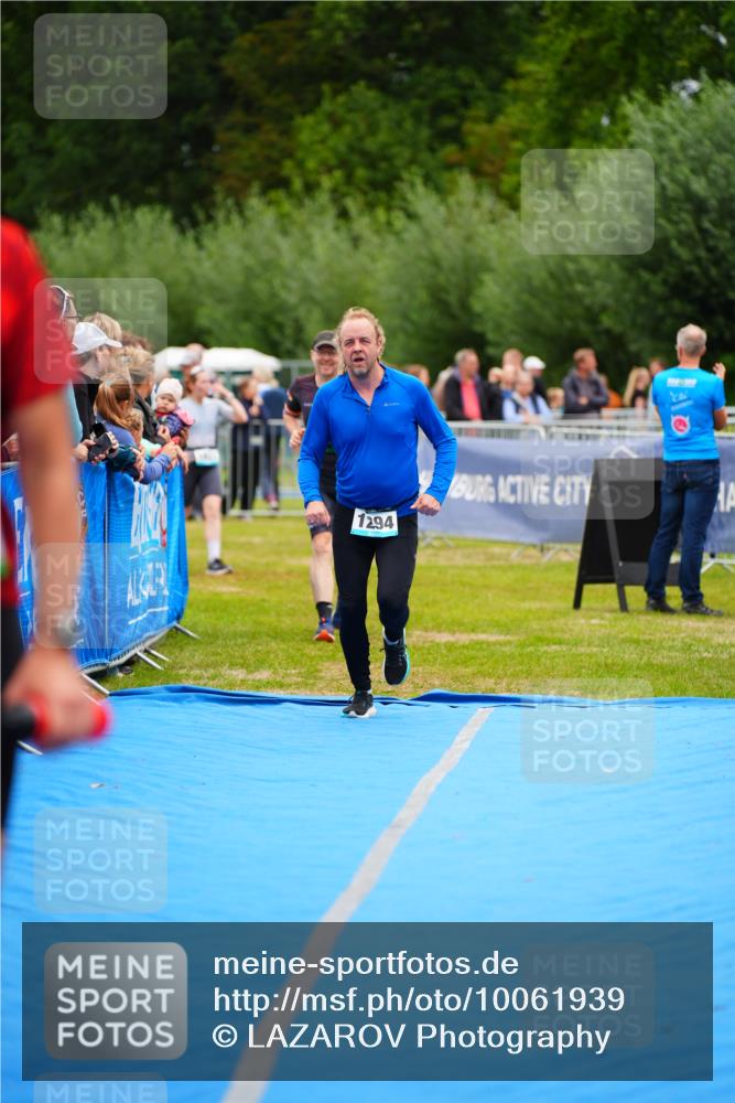 30.08.2026 - Elbe Triathlon Hamburg LAZAROV Photography http://msf.ph/oto/10061939 30.08.2026 11:47:07 Ziel 737, 1294, 1311, 1379 meine-sportfotos.de