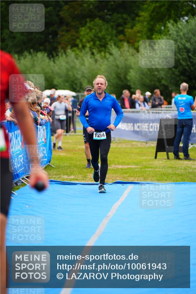 30.08.2026 - Elbe Triathlon Hamburg LAZAROV Photography http://msf.ph/oto/10061943 30.08.2026 11:47:07 Ziel 737, 1294, 1311, 1379 meine-sportfotos.de