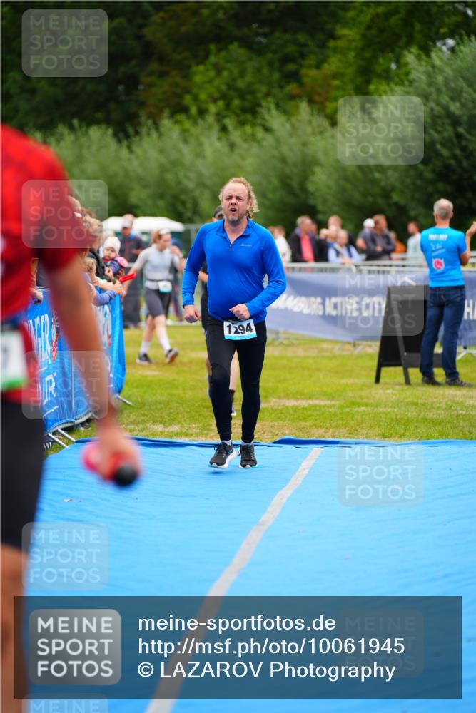 30.08.2026 - Elbe Triathlon Hamburg LAZAROV Photography http://msf.ph/oto/10061945 30.08.2026 11:47:07 Ziel 737, 1294, 1311, 1379 meine-sportfotos.de