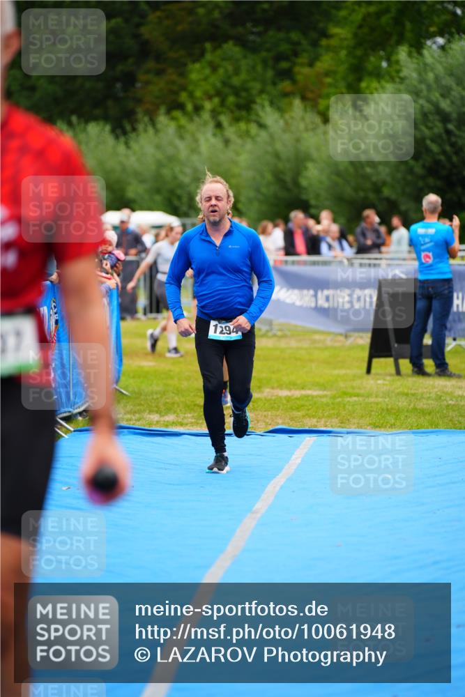 30.08.2026 - Elbe Triathlon Hamburg LAZAROV Photography http://msf.ph/oto/10061948 30.08.2026 11:47:07 Ziel 737, 1294, 1311, 1379 meine-sportfotos.de