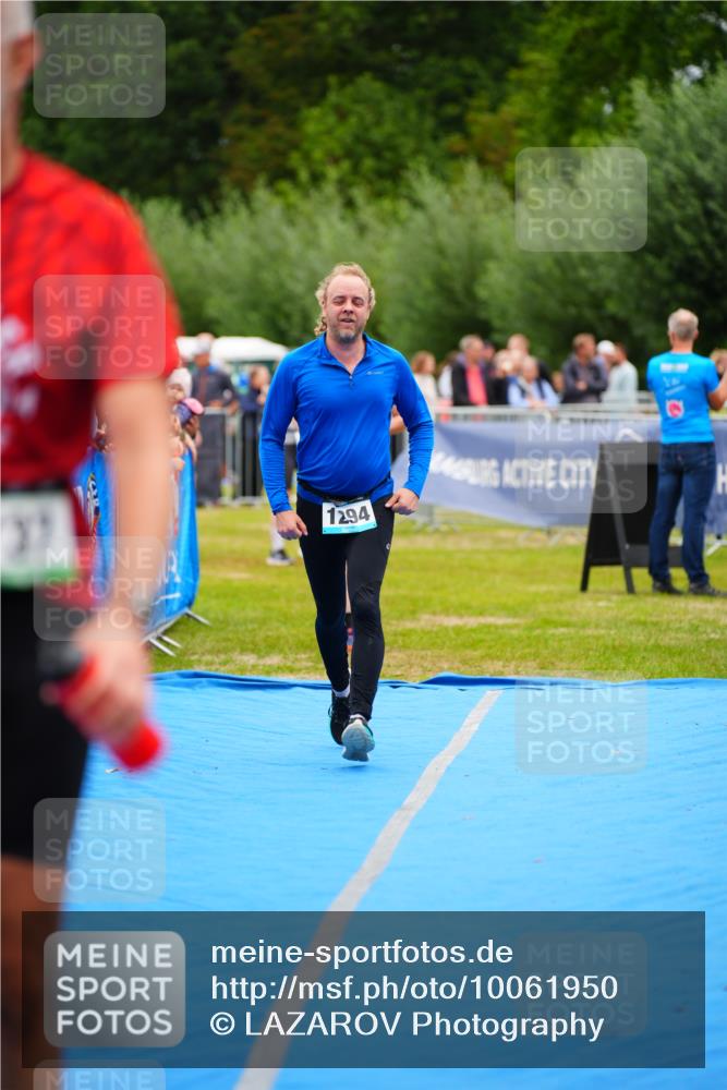 30.08.2026 - Elbe Triathlon Hamburg LAZAROV Photography http://msf.ph/oto/10061950 30.08.2026 11:47:07 Ziel 737, 1294, 1311, 1379 meine-sportfotos.de