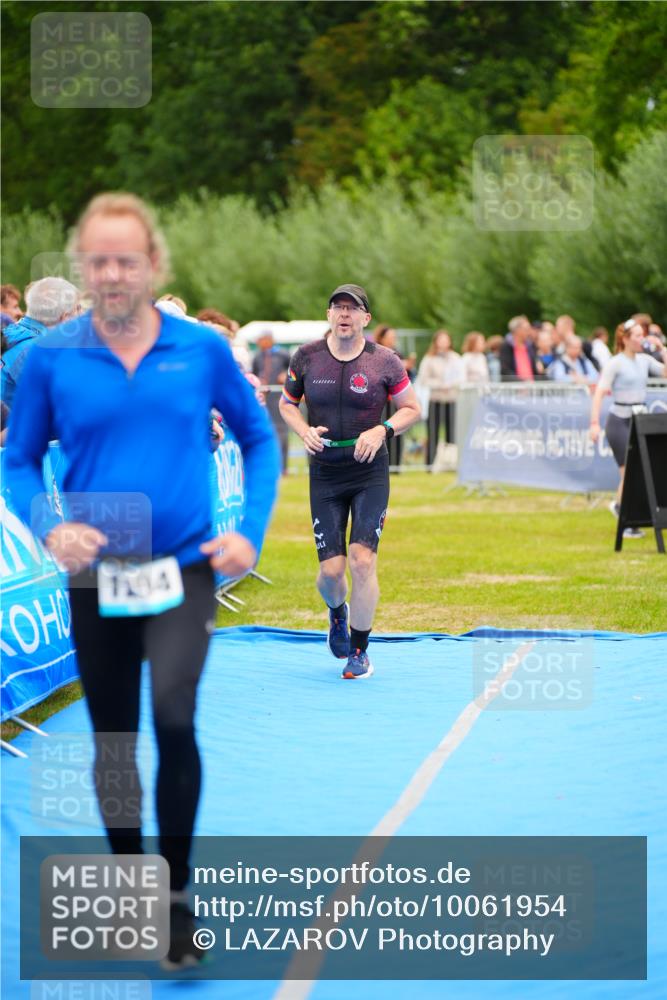30.08.2026 - Elbe Triathlon Hamburg LAZAROV Photography http://msf.ph/oto/10061954 30.08.2026 11:47:09 Ziel 1294, 1311, 1379 meine-sportfotos.de
