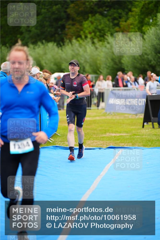 30.08.2026 - Elbe Triathlon Hamburg LAZAROV Photography http://msf.ph/oto/10061958 30.08.2026 11:47:10 Ziel 1294, 1311, 1379 meine-sportfotos.de