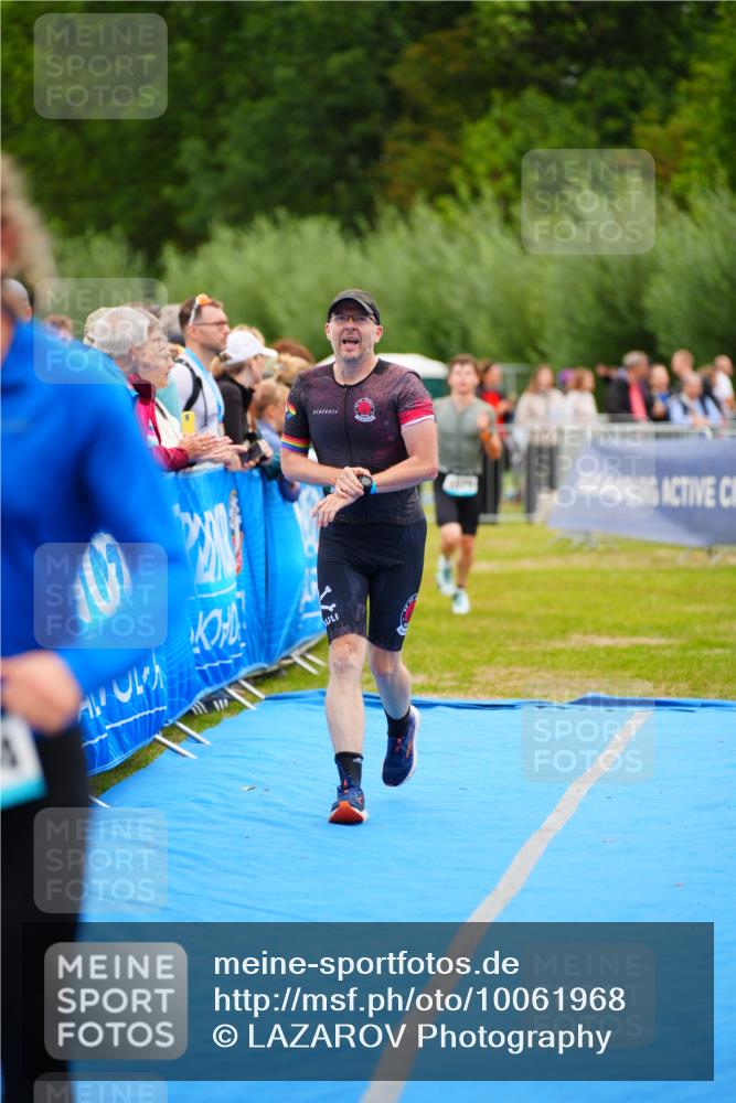 30.08.2026 - Elbe Triathlon Hamburg LAZAROV Photography http://msf.ph/oto/10061968 30.08.2026 11:47:10 Ziel 1294, 1311, 1379 meine-sportfotos.de