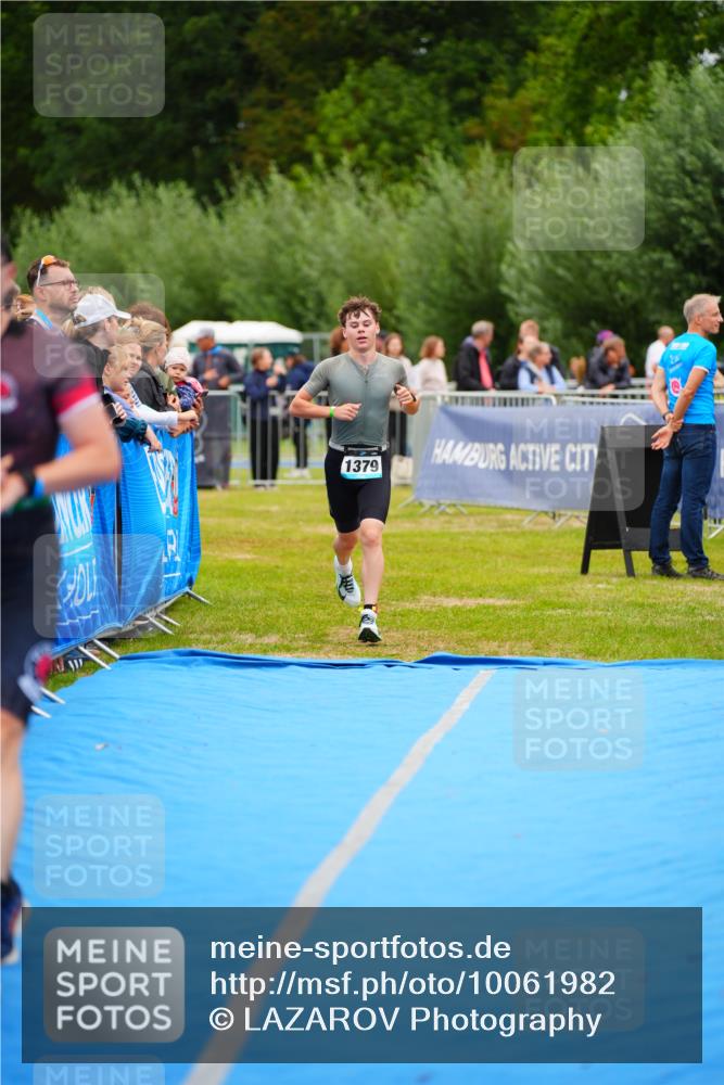 30.08.2026 - Elbe Triathlon Hamburg LAZAROV Photography http://msf.ph/oto/10061982 30.08.2026 11:47:12 Ziel 1294, 1311, 1379 meine-sportfotos.de