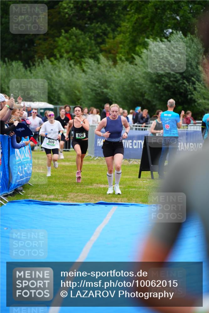 30.08.2026 - Elbe Triathlon Hamburg LAZAROV Photography http://msf.ph/oto/10062015 30.08.2026 11:47:26 Ziel 809, 814, 828, 1383 meine-sportfotos.de