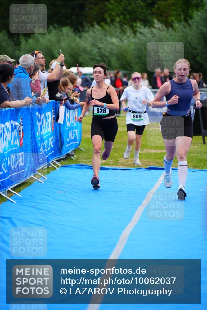 30.08.2026 - Elbe Triathlon Hamburg LAZAROV Photography http://msf.ph/oto/10062037 30.08.2026 11:47:28 Ziel 809, 814, 828, 1383 meine-sportfotos.de