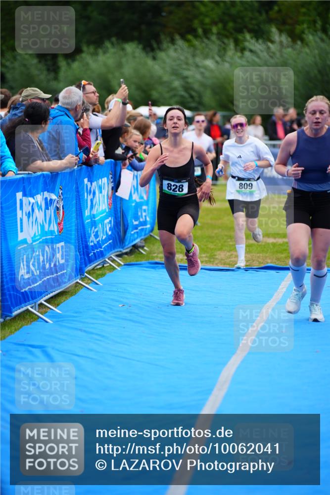 30.08.2026 - Elbe Triathlon Hamburg LAZAROV Photography http://msf.ph/oto/10062041 30.08.2026 11:47:28 Ziel 809, 814, 828, 1383 meine-sportfotos.de