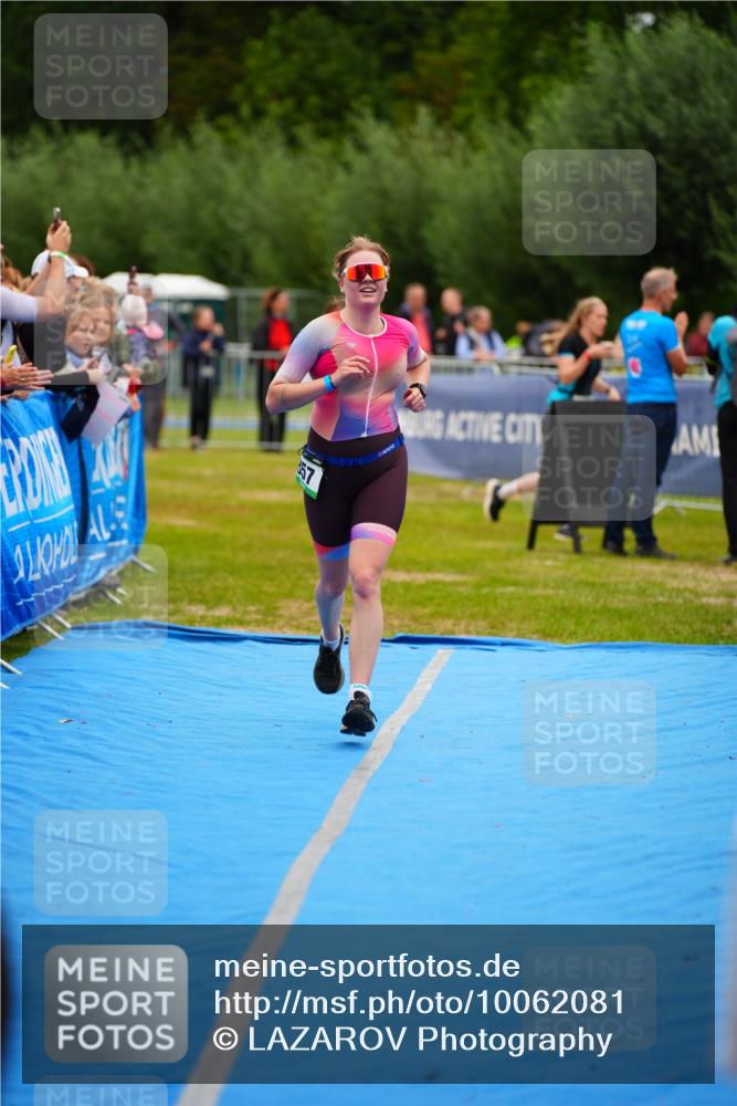30.08.2026 - Elbe Triathlon Hamburg LAZAROV Photography http://msf.ph/oto/10062081 30.08.2026 11:47:37 Ziel 857 meine-sportfotos.de
