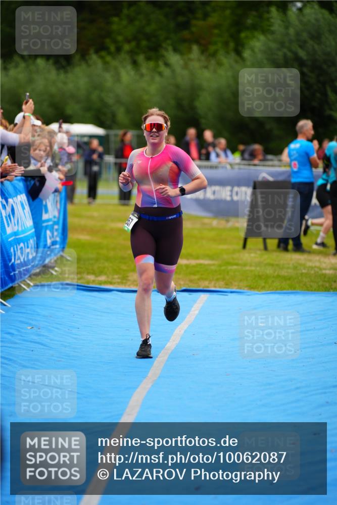 30.08.2026 - Elbe Triathlon Hamburg LAZAROV Photography http://msf.ph/oto/10062087 30.08.2026 11:47:37 Ziel 857 meine-sportfotos.de