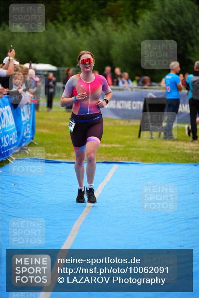 30.08.2026 - Elbe Triathlon Hamburg LAZAROV Photography http://msf.ph/oto/10062091 30.08.2026 11:47:37 Ziel 857 meine-sportfotos.de