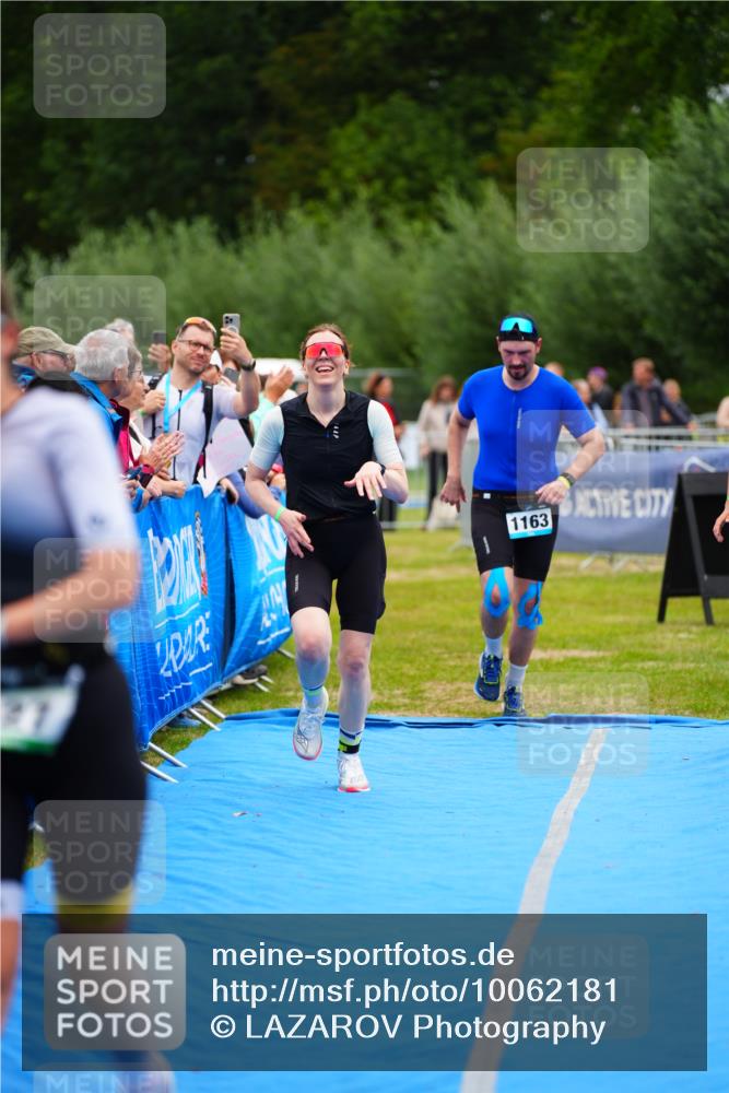 30.08.2026 - Elbe Triathlon Hamburg LAZAROV Photography http://msf.ph/oto/10062181 30.08.2026 11:48:01 Ziel 914, 927, 1163, 1421 meine-sportfotos.de