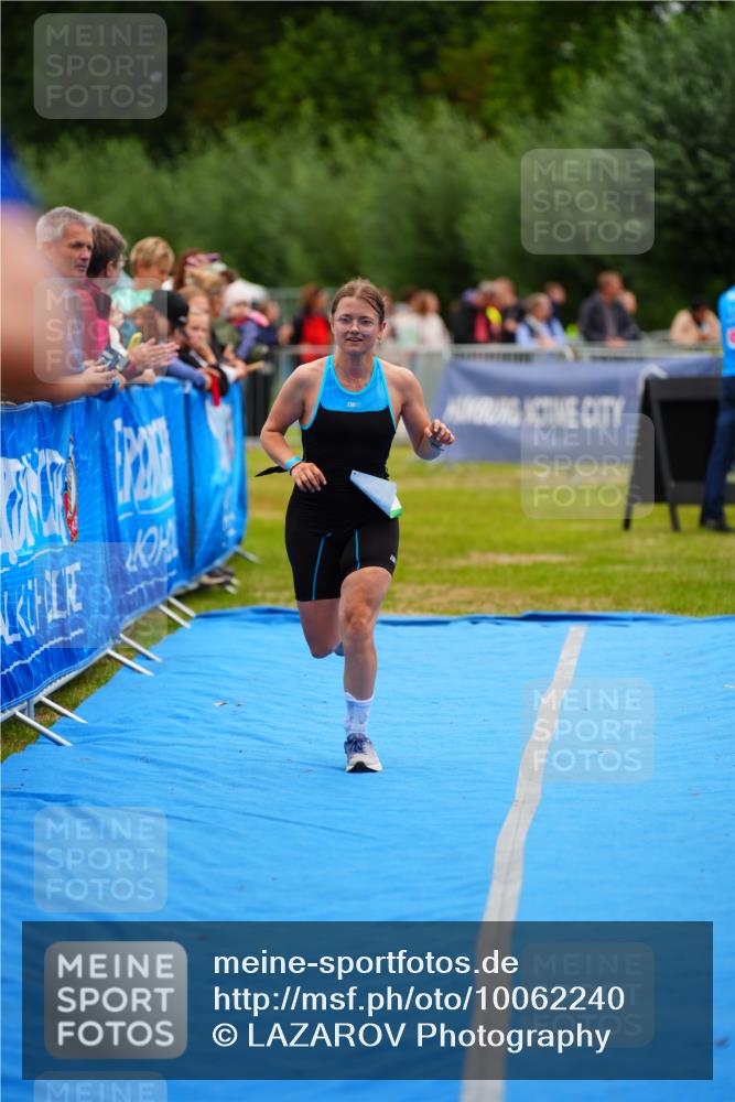 30.08.2026 - Elbe Triathlon Hamburg LAZAROV Photography http://msf.ph/oto/10062240 30.08.2026 11:48:11 Ziel 821 meine-sportfotos.de