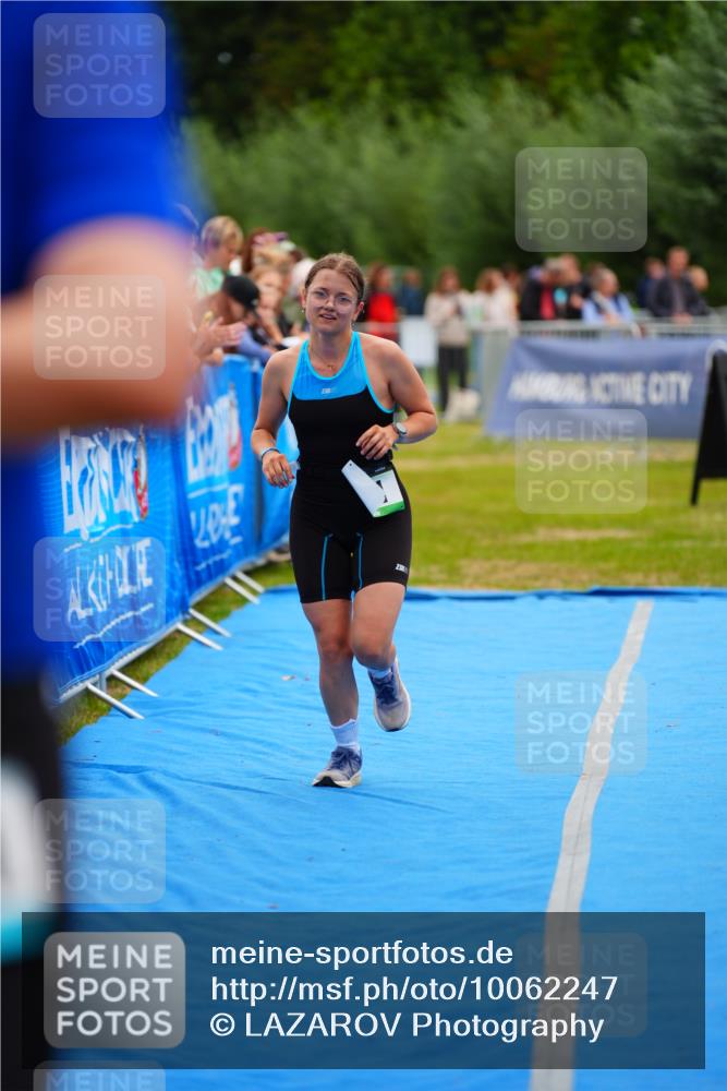 30.08.2026 - Elbe Triathlon Hamburg LAZAROV Photography http://msf.ph/oto/10062247 30.08.2026 11:48:11 Ziel 821 meine-sportfotos.de