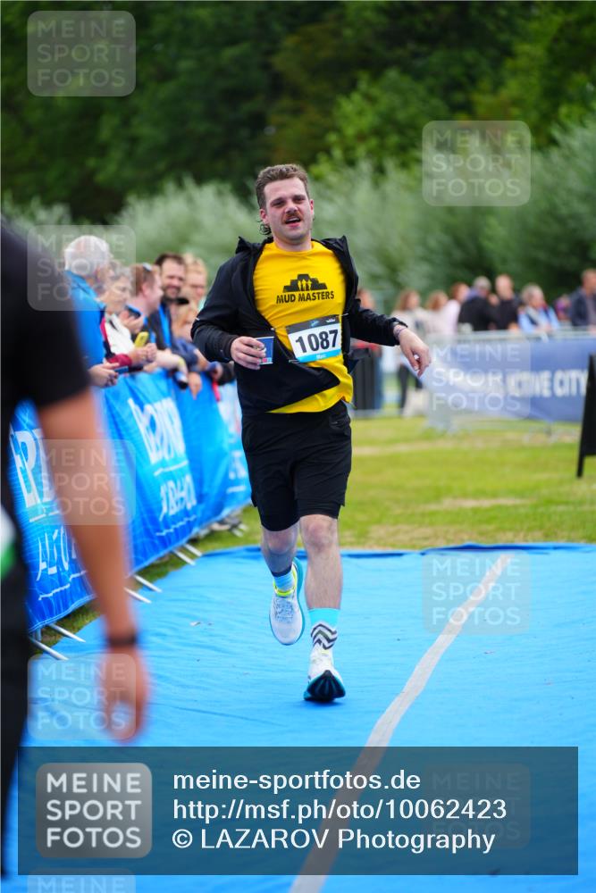 30.08.2026 - Elbe Triathlon Hamburg LAZAROV Photography http://msf.ph/oto/10062423 30.08.2026 11:48:50 Ziel 1087 meine-sportfotos.de