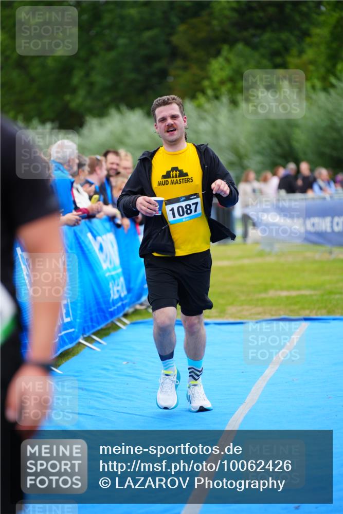 30.08.2026 - Elbe Triathlon Hamburg LAZAROV Photography http://msf.ph/oto/10062426 30.08.2026 11:48:50 Ziel 1087 meine-sportfotos.de