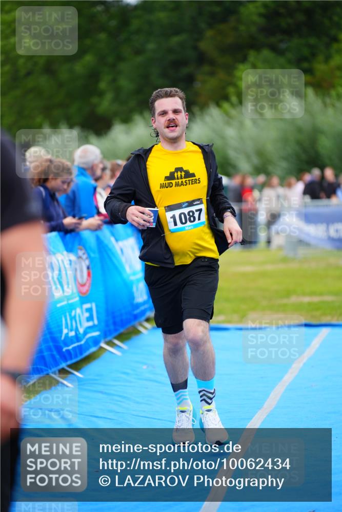 30.08.2026 - Elbe Triathlon Hamburg LAZAROV Photography http://msf.ph/oto/10062434 30.08.2026 11:48:50 Ziel 1087 meine-sportfotos.de