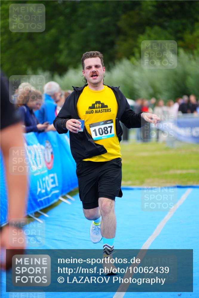 30.08.2026 - Elbe Triathlon Hamburg LAZAROV Photography http://msf.ph/oto/10062439 30.08.2026 11:48:50 Ziel 1087 meine-sportfotos.de