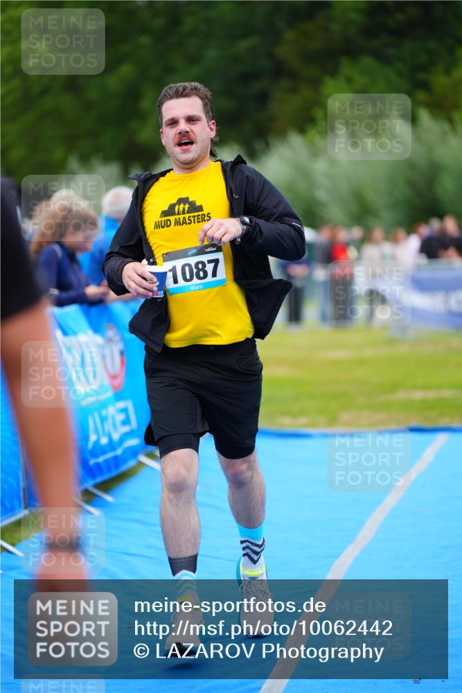 30.08.2026 - Elbe Triathlon Hamburg LAZAROV Photography http://msf.ph/oto/10062442 30.08.2026 11:48:51 Ziel 1087 meine-sportfotos.de