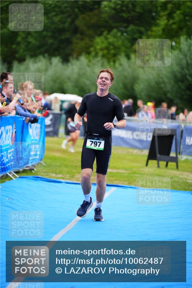 30.08.2026 - Elbe Triathlon Hamburg LAZAROV Photography http://msf.ph/oto/10062487 30.08.2026 11:48:59 Ziel 797 meine-sportfotos.de