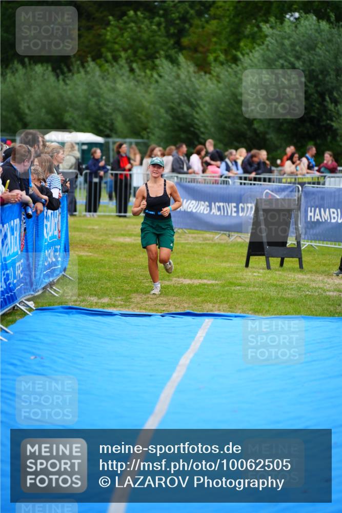 30.08.2026 - Elbe Triathlon Hamburg LAZAROV Photography http://msf.ph/oto/10062505 30.08.2026 11:49:14 Ziel 818 meine-sportfotos.de