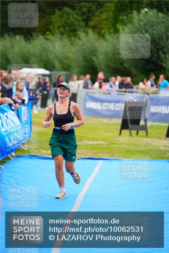 30.08.2026 - Elbe Triathlon Hamburg LAZAROV Photography http://msf.ph/oto/10062531 30.08.2026 11:49:17 Ziel 818 meine-sportfotos.de