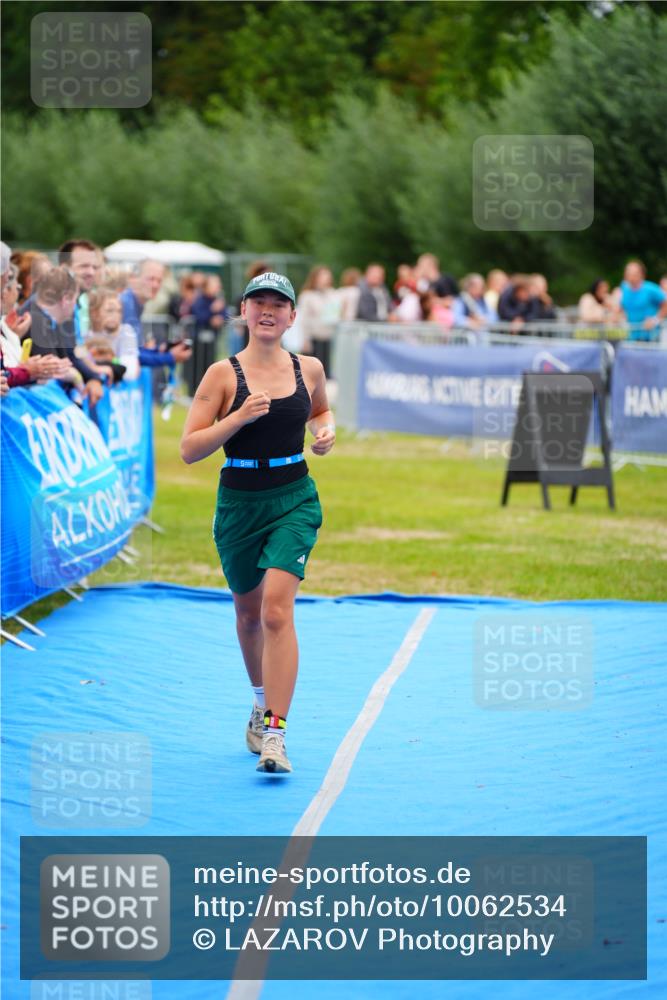 30.08.2026 - Elbe Triathlon Hamburg LAZAROV Photography http://msf.ph/oto/10062534 30.08.2026 11:49:17 Ziel 818 meine-sportfotos.de