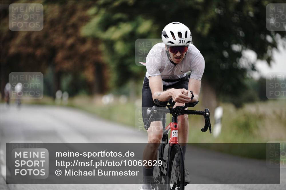 30.08.2026 - Elbe Triathlon Hamburg Michael Burmester http://msf.ph/oto/10062629 30.08.2026 09:01:09 Radfahren 215, 317 meine-sportfotos.de