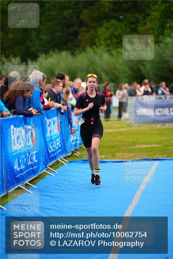 30.08.2026 - Elbe Triathlon Hamburg LAZAROV Photography http://msf.ph/oto/10062754 30.08.2026 11:50:13 Ziel 1415 meine-sportfotos.de