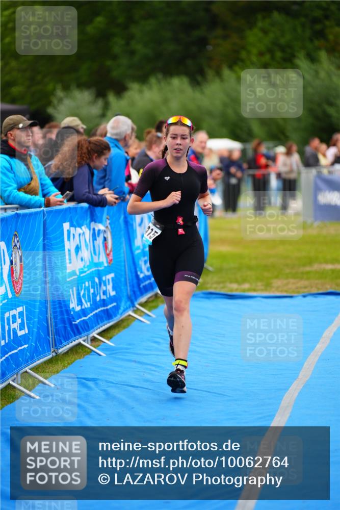 30.08.2026 - Elbe Triathlon Hamburg LAZAROV Photography http://msf.ph/oto/10062764 30.08.2026 11:50:14 Ziel 1415 meine-sportfotos.de