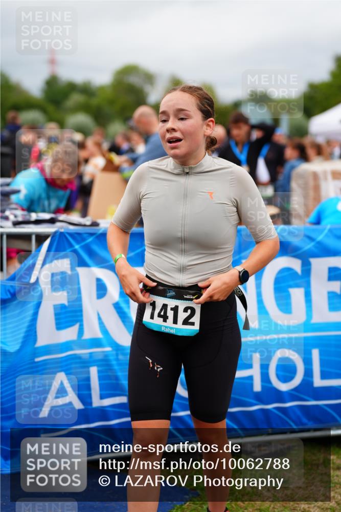 30.08.2026 - Elbe Triathlon Hamburg LAZAROV Photography http://msf.ph/oto/10062788 30.08.2026 11:50:19 Ziel 855 meine-sportfotos.de