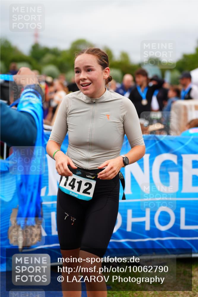 30.08.2026 - Elbe Triathlon Hamburg LAZAROV Photography http://msf.ph/oto/10062790 30.08.2026 11:50:20 Ziel 855, 912 meine-sportfotos.de