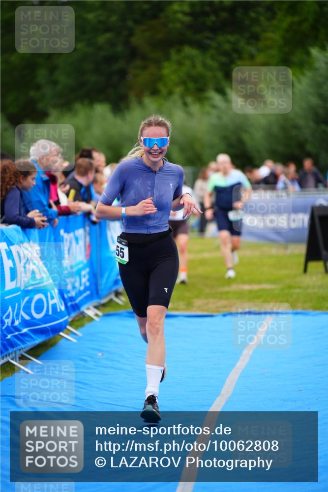 30.08.2026 - Elbe Triathlon Hamburg LAZAROV Photography http://msf.ph/oto/10062808 30.08.2026 11:50:25 Ziel 855, 912, 1282 meine-sportfotos.de