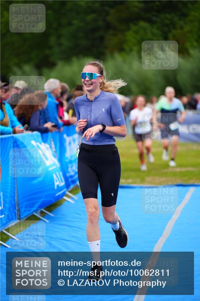 30.08.2026 - Elbe Triathlon Hamburg LAZAROV Photography http://msf.ph/oto/10062811 30.08.2026 11:50:25 Ziel 855, 912, 1282 meine-sportfotos.de
