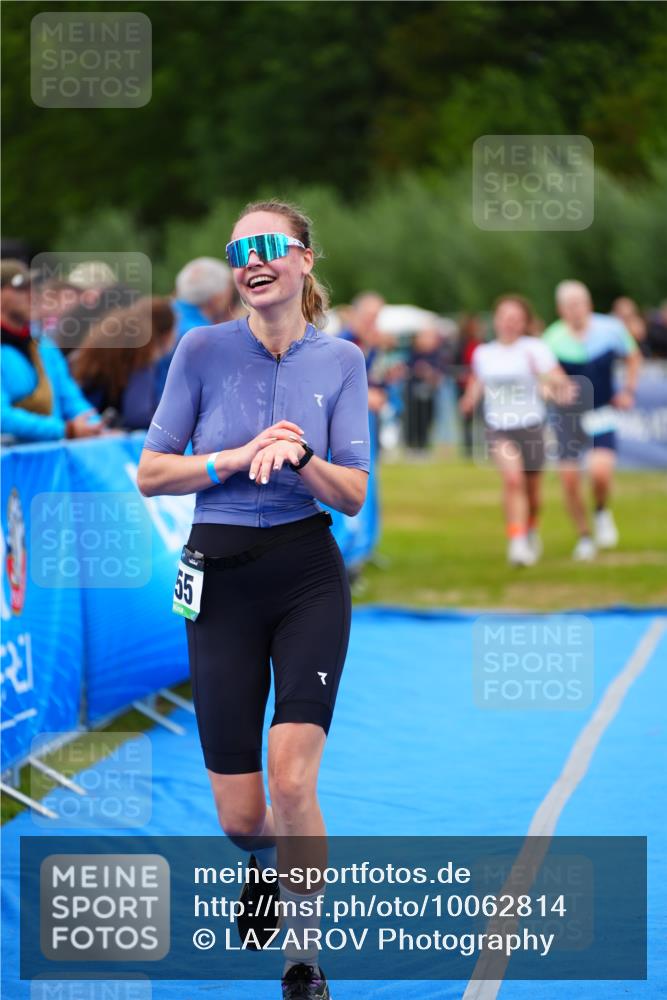 30.08.2026 - Elbe Triathlon Hamburg LAZAROV Photography http://msf.ph/oto/10062814 30.08.2026 11:50:26 Ziel 855, 912, 1282 meine-sportfotos.de