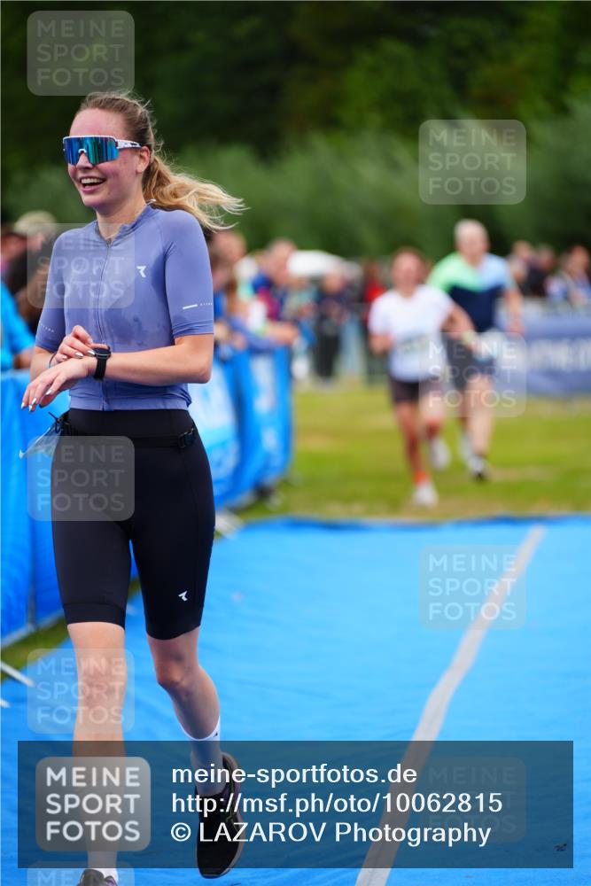 30.08.2026 - Elbe Triathlon Hamburg LAZAROV Photography http://msf.ph/oto/10062815 30.08.2026 11:50:26 Ziel 855, 912, 1282 meine-sportfotos.de