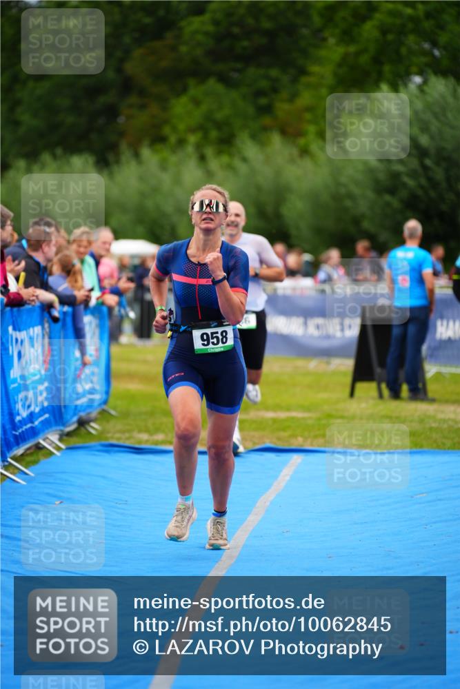 30.08.2026 - Elbe Triathlon Hamburg LAZAROV Photography http://msf.ph/oto/10062845 30.08.2026 11:50:35 Ziel 686, 958 meine-sportfotos.de