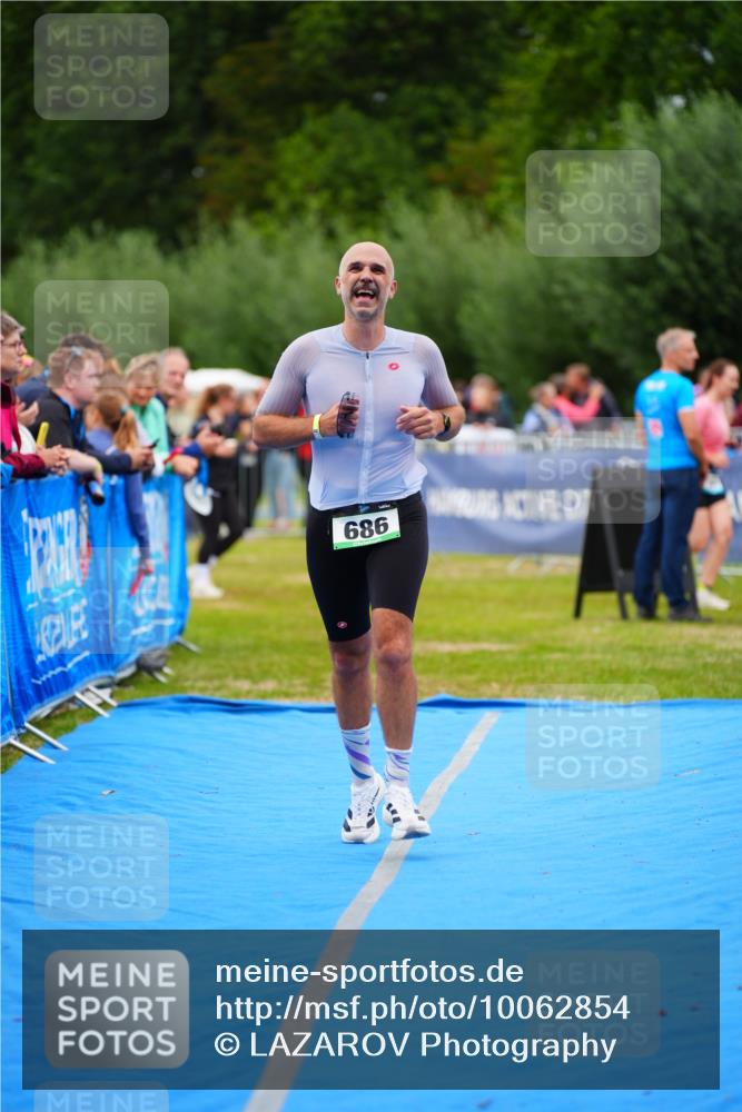 30.08.2026 - Elbe Triathlon Hamburg LAZAROV Photography http://msf.ph/oto/10062854 30.08.2026 11:50:37 Ziel 686, 958 meine-sportfotos.de