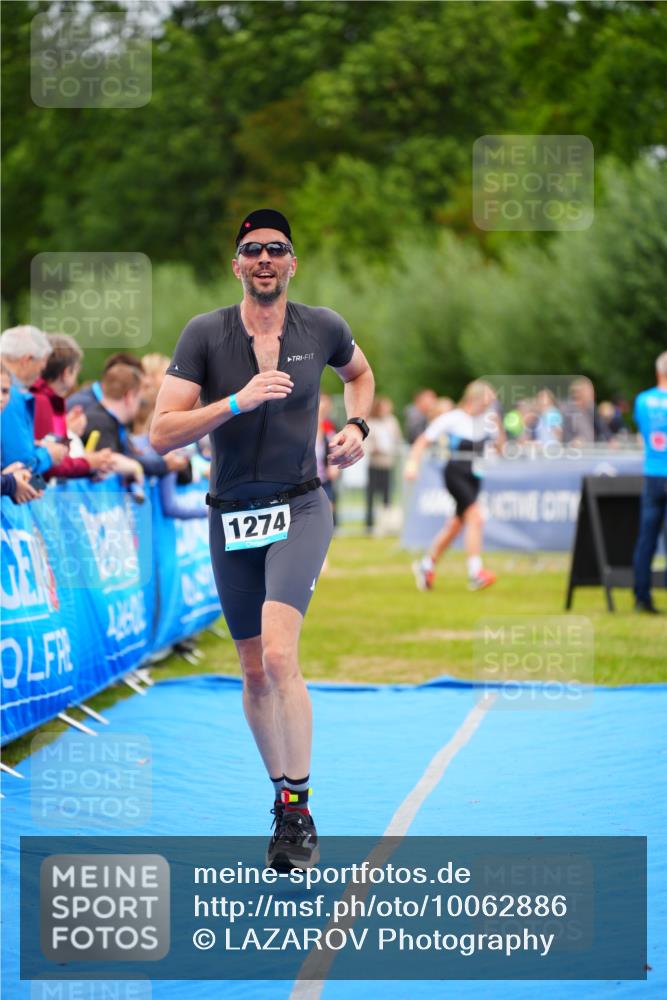 30.08.2026 - Elbe Triathlon Hamburg LAZAROV Photography http://msf.ph/oto/10062886 30.08.2026 11:51:02 Ziel 833, 1274, 1293 meine-sportfotos.de