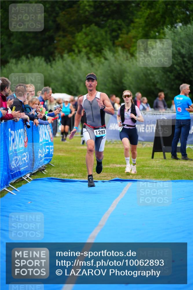 30.08.2026 - Elbe Triathlon Hamburg LAZAROV Photography http://msf.ph/oto/10062893 30.08.2026 11:51:06 Ziel 833, 1274, 1293 meine-sportfotos.de