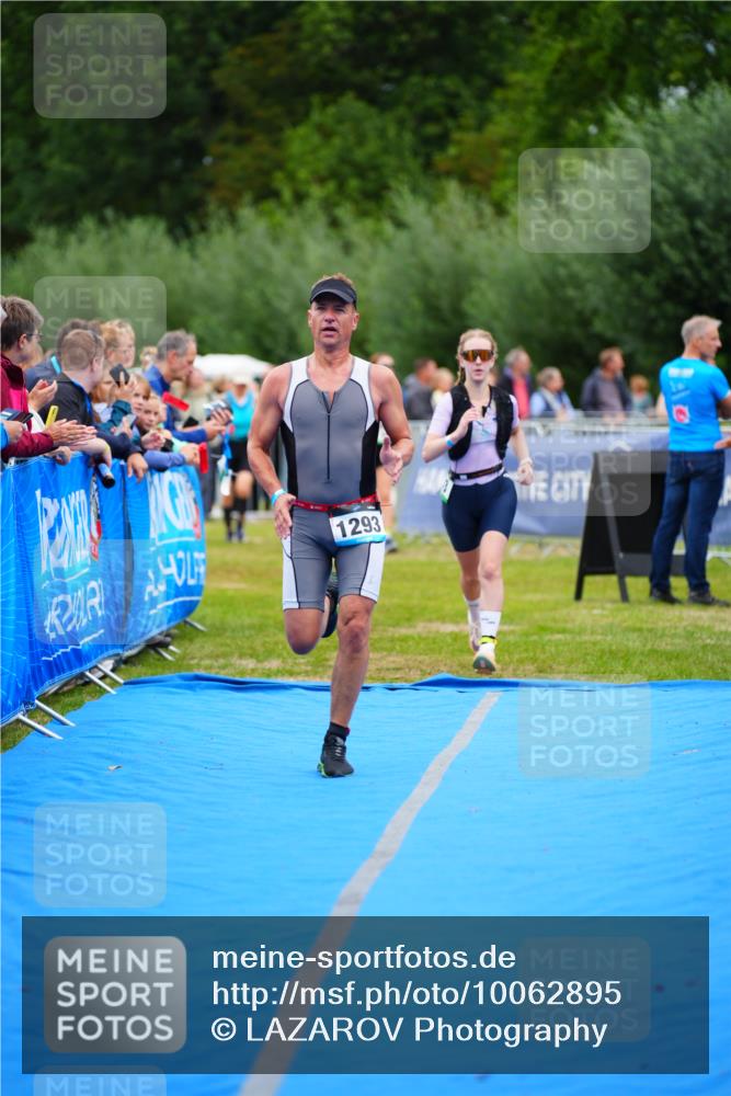 30.08.2026 - Elbe Triathlon Hamburg LAZAROV Photography http://msf.ph/oto/10062895 30.08.2026 11:51:06 Ziel 833, 1274, 1293 meine-sportfotos.de